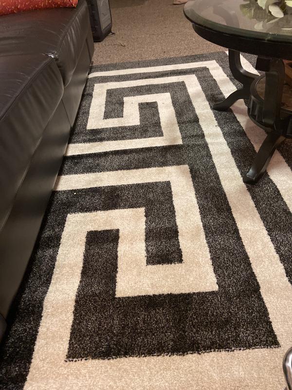Customer photo for review titled "Beautiful Bold Rug"