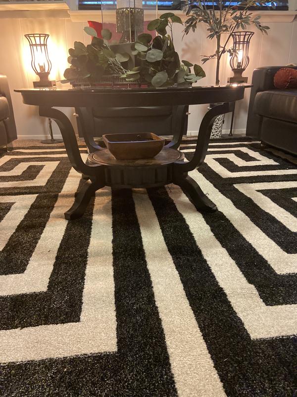 Customer photo for review titled "Beautiful Bold Rug"