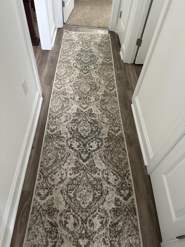 Customer photo for review titled "Fantastic hallway rug"