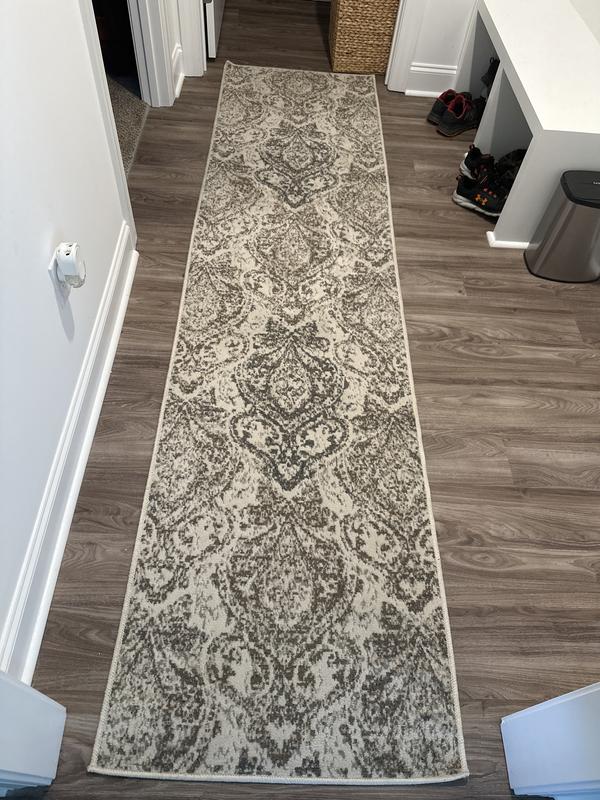 Customer photo for review titled "Fantastic hallway rug"