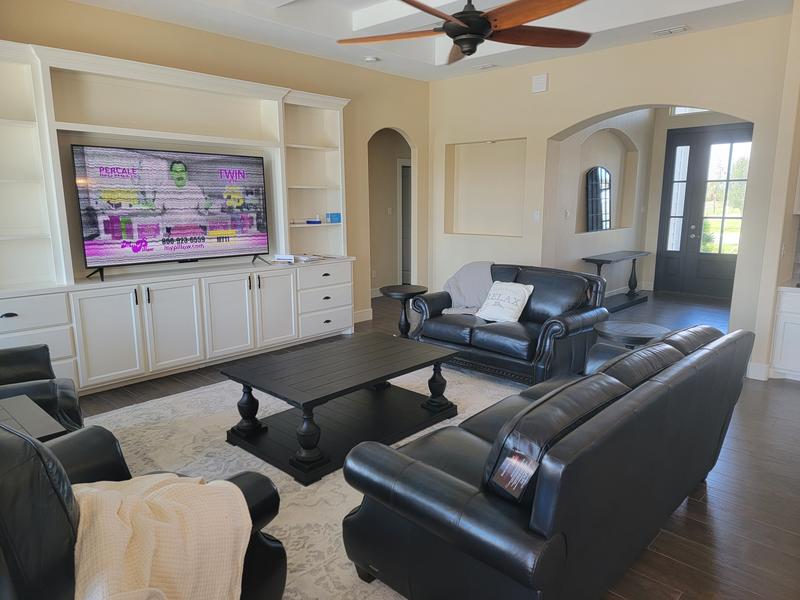 Customer photo for review titled "Not too busy and neutral colors."