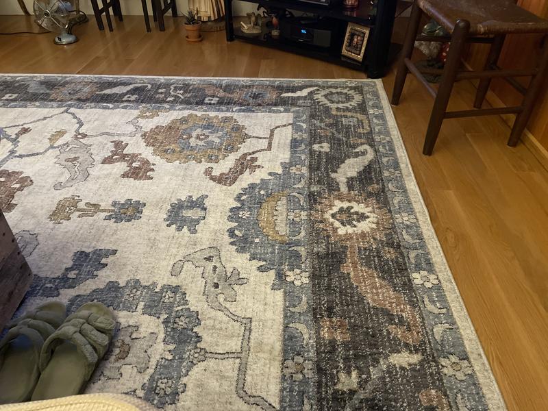 Customer photo for review titled "Gorgeous rug!"