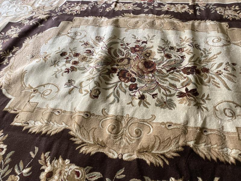 Customer photo for review titled "Chateau Rug 10x13"