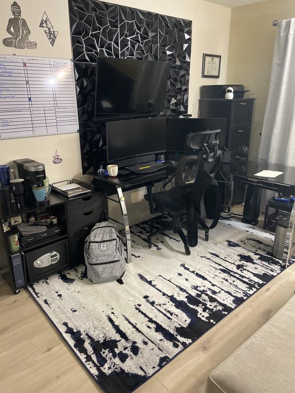 Customer photo for review titled "Sharp looking abstract drip art style"