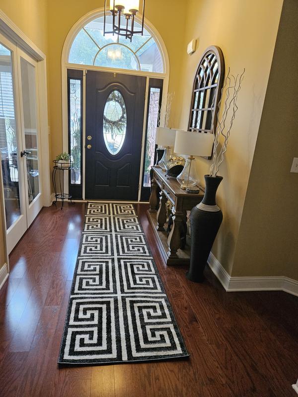 Customer photo for review titled "Very classy runner"