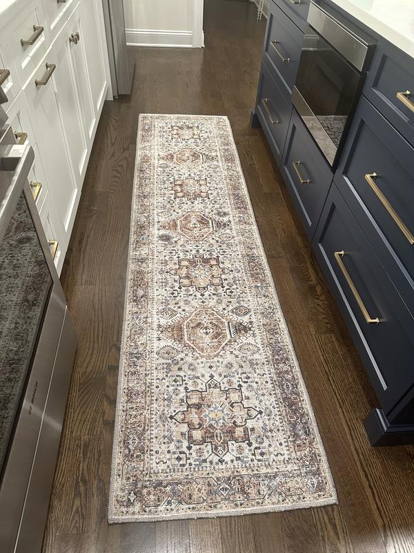 Customer photo for review titled "Beautiful runner"