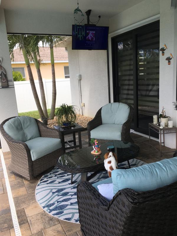 Customer photo for review titled "Love the colors and pattern"