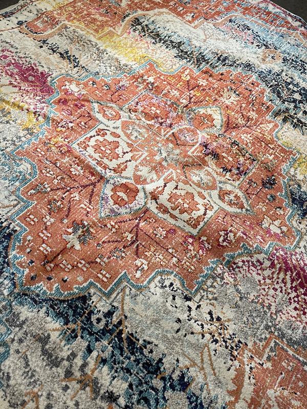 Customer photo for review titled "Bold and beautiful"