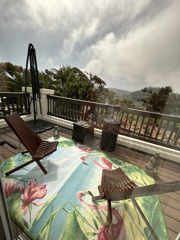 Customer photo for review titled "White lotus vibes"