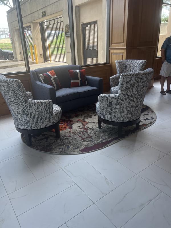 Customer photo for review titled "Oval rug"