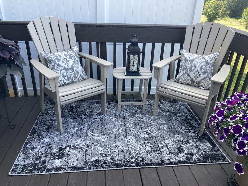 Customer photo for review titled "A Great Outdoor Rug!"