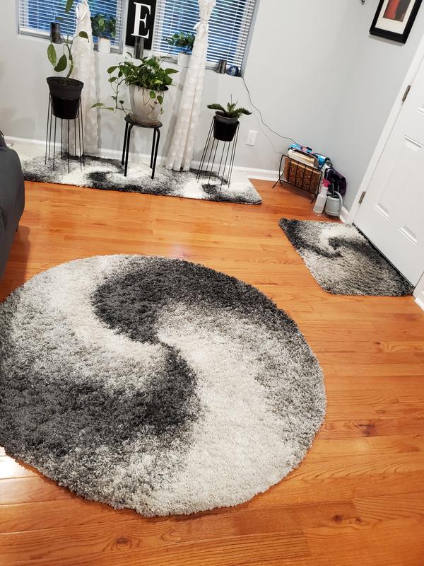Customer photo for review titled "Great rugs"