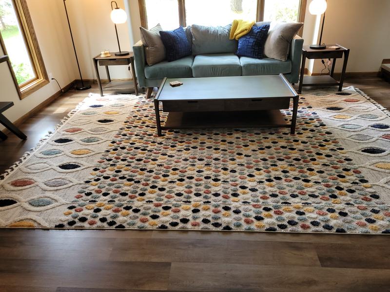 Customer photo for review titled "Beautiful rug"