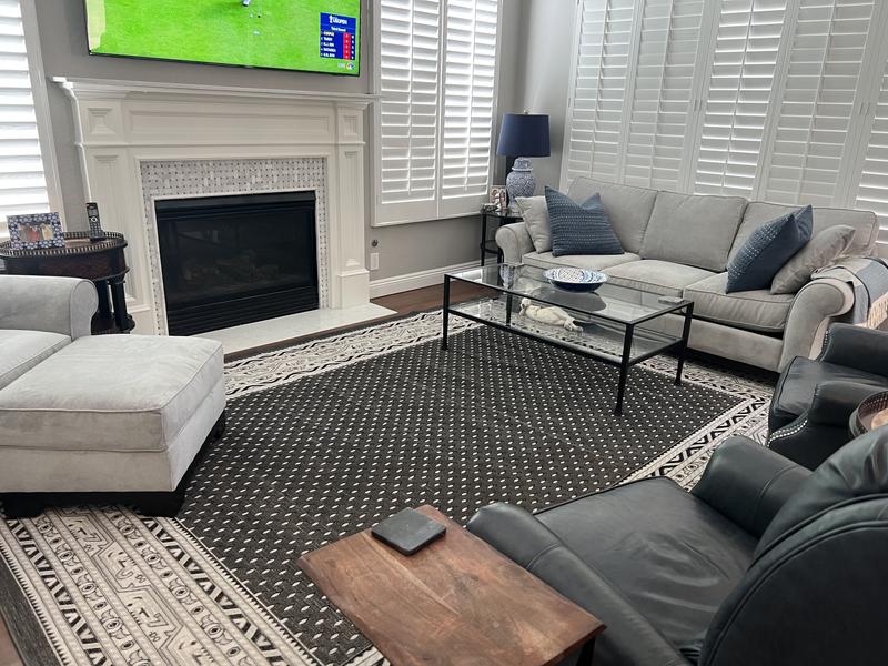 Customer photo for review titled "Nice rug"