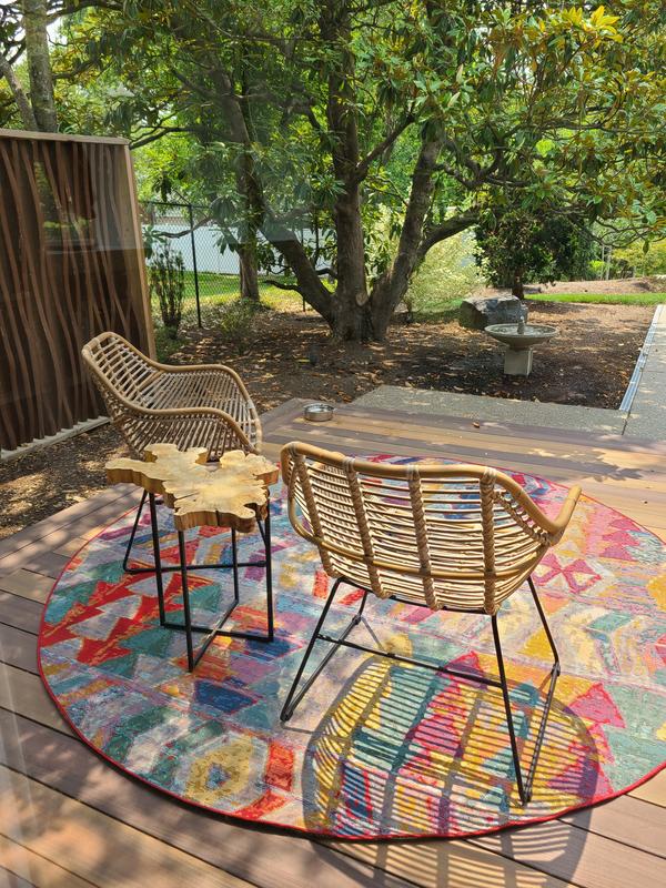 Customer photo for review titled "Great outdoor modern rug"