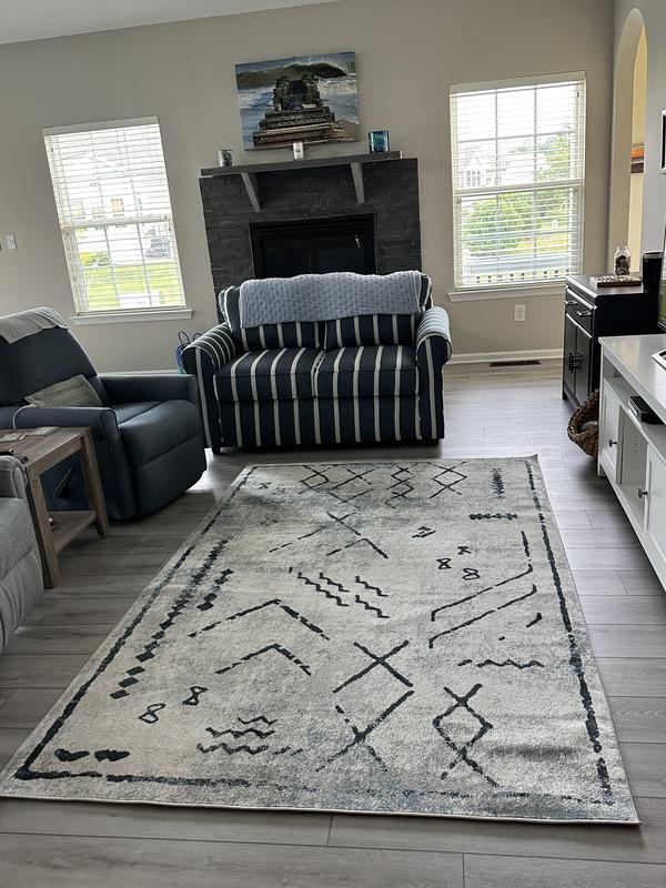 Customer photo for review titled "Great looking rug"