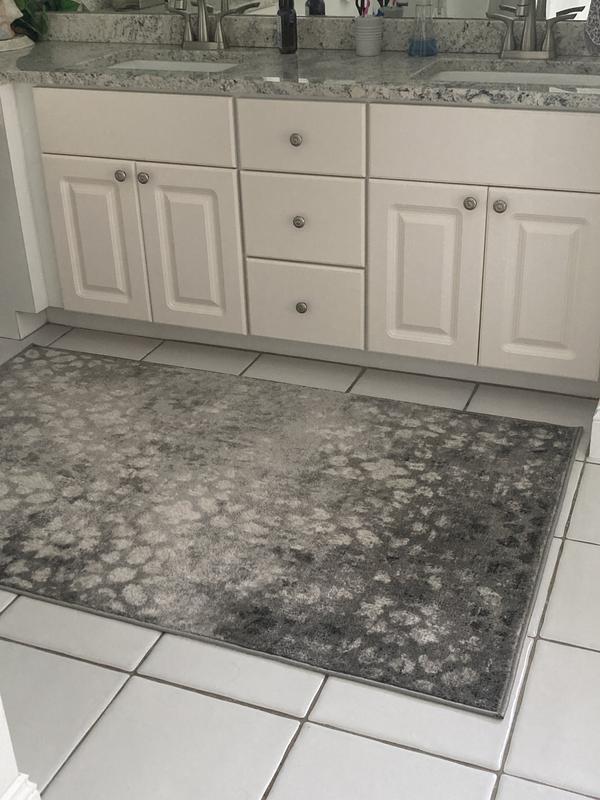 Customer photo for review titled "Nice rug"