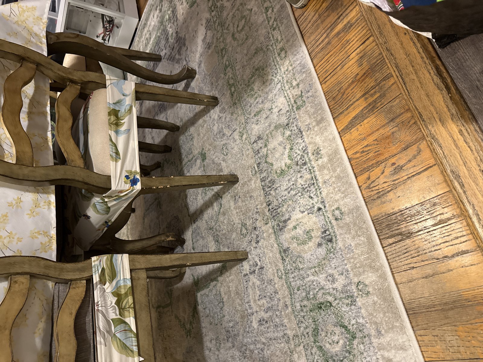 Customer photo for review titled "Beautiful rug"