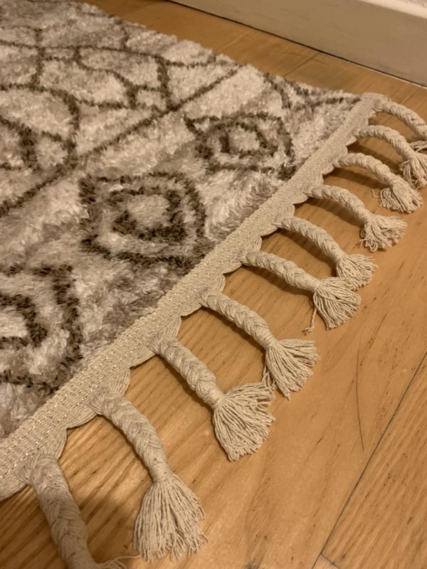 Customer photo for review titled "Nice quality rug"