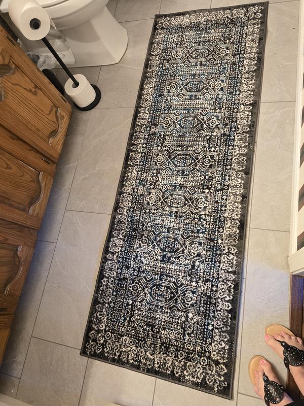 Customer photo for review titled "Beautiful Quality Runner"