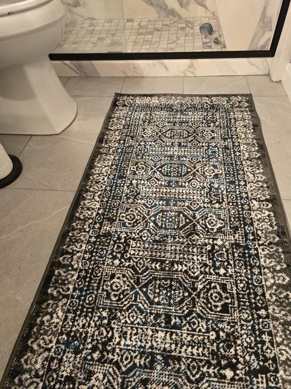 Customer photo for review titled "Beautiful Quality Runner"