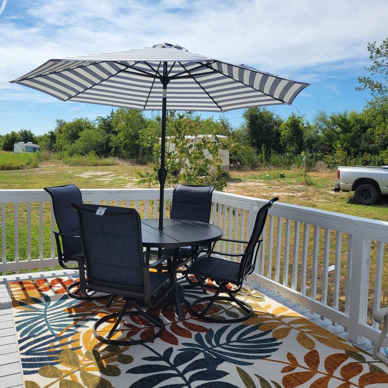 Customer photo for review titled "Great pad for deck."