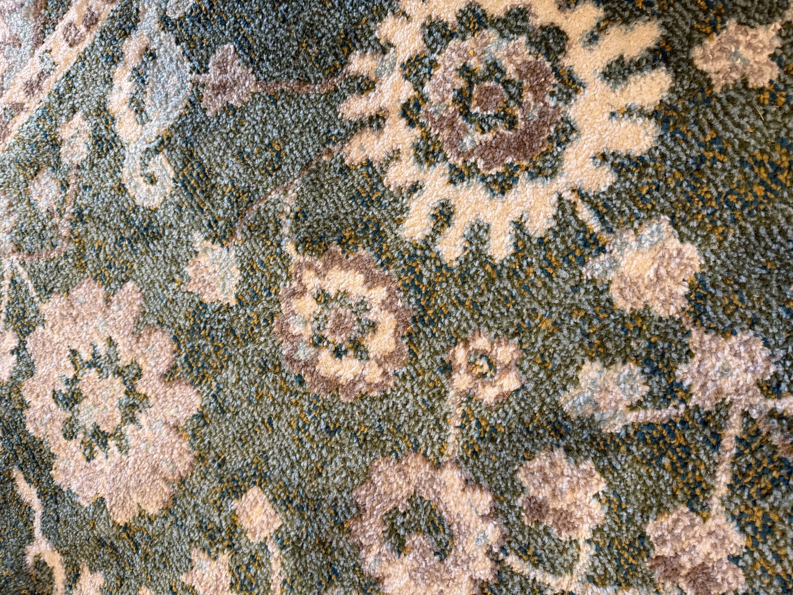 Customer photo for review titled "Pretty rug!"